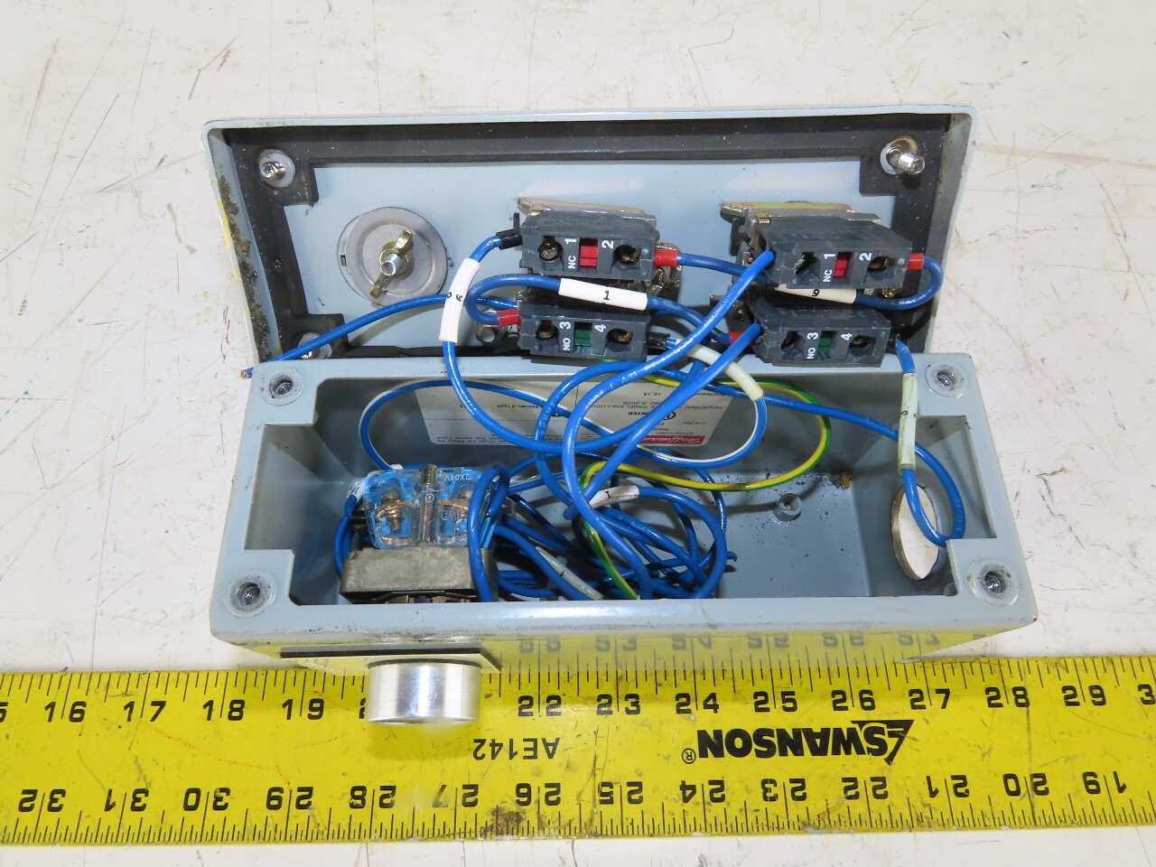 Hoffman E3BPGXM 7" x 2-1/2" x 3-1/2" Push Button Electrical Enclosure