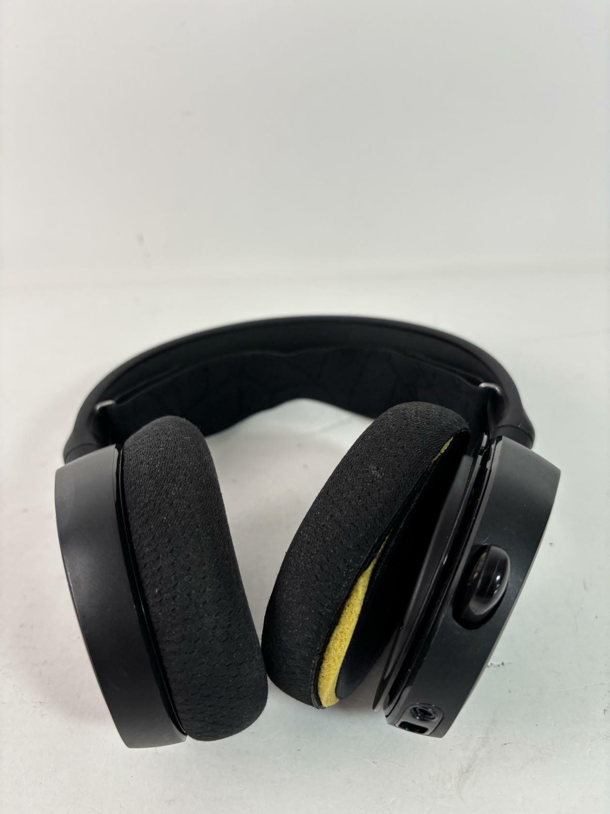 SteelSeries Arctis Nova Pro Wireless Xbox Multi-System Gaming Headset -(READ)