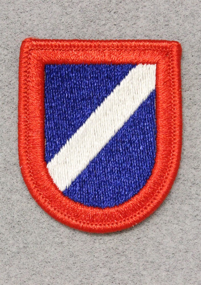 Army Beret Flash Patch 795: 82nd Forward Support Battalion - merrowed edge