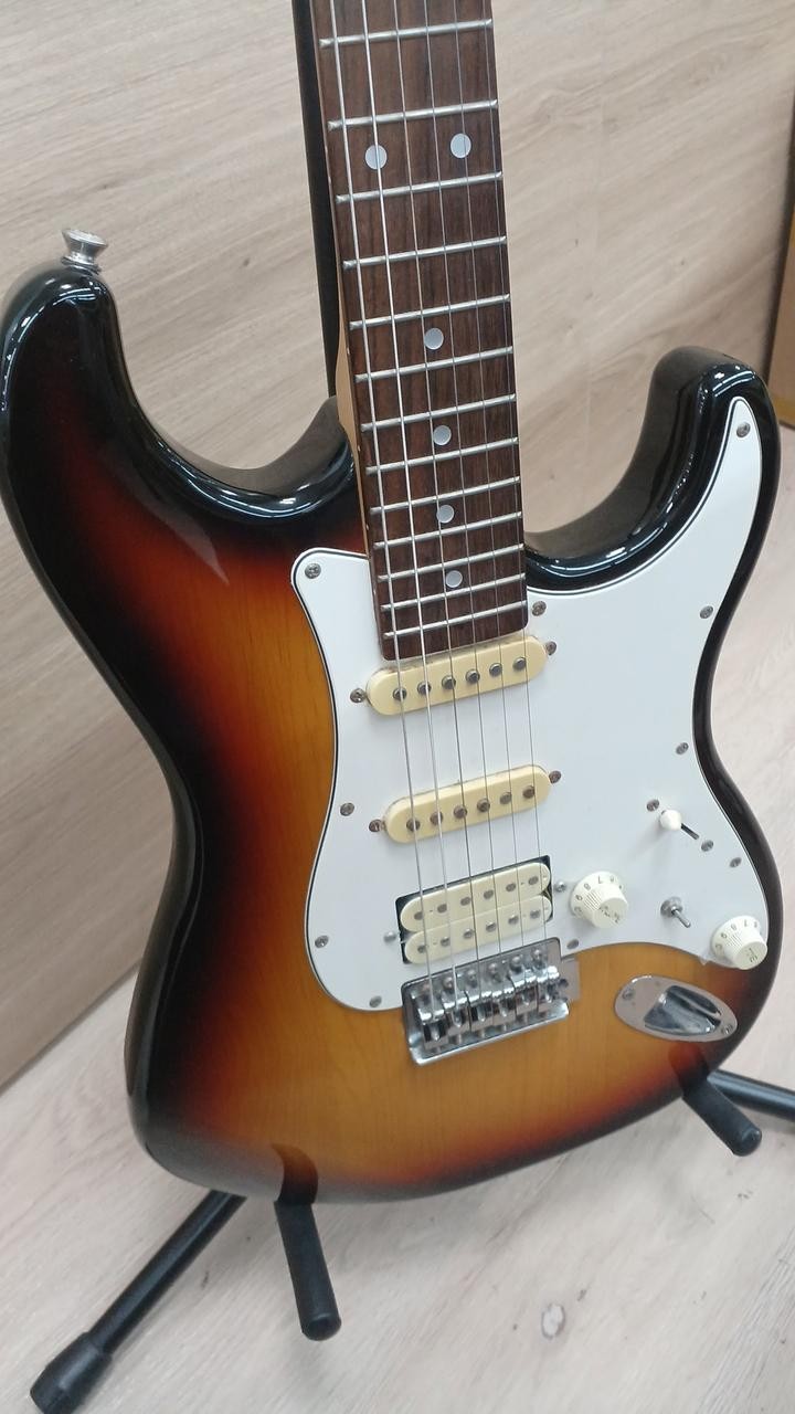 BUSKER'S BST-2H Electric Guitar-01