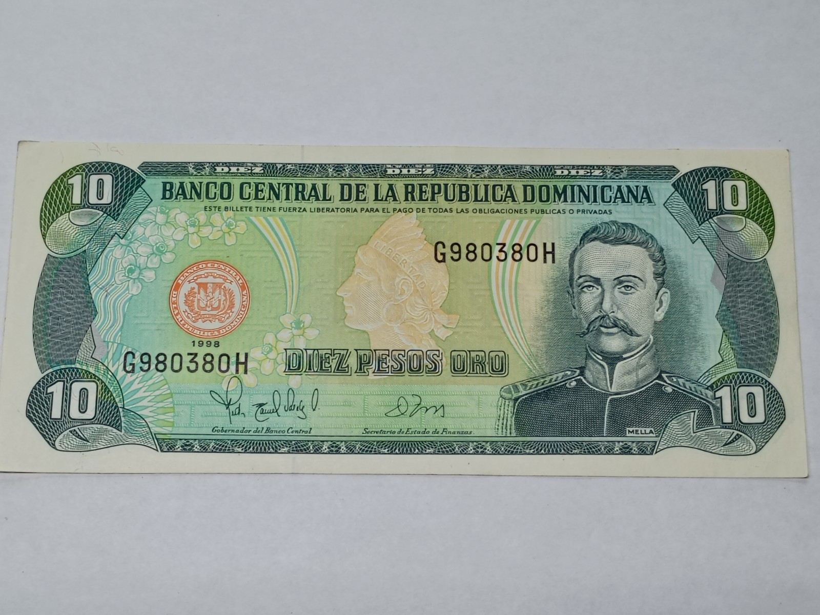 lot of assorted foreign bills.