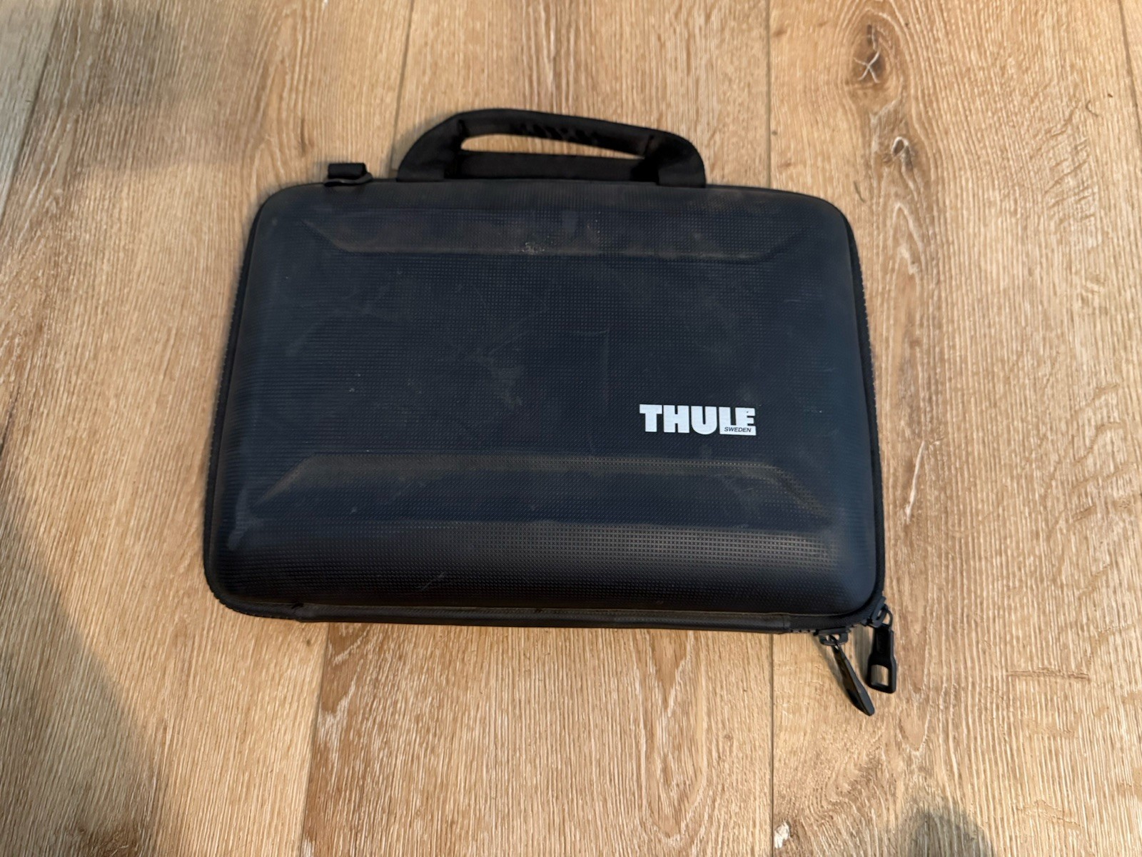 Thule - Gauntlet Laptop Sleeve Case for  Apple MacBook Pro 13” MACBOOK AIR