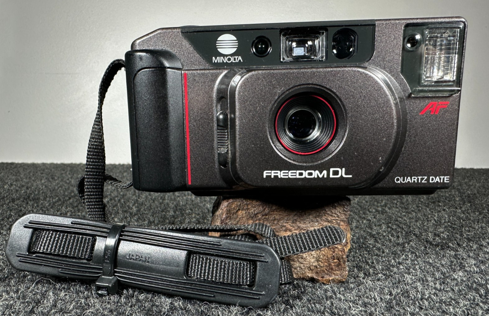 ☆ MINOLTA Freedom DL Quartz Date Camera VIDEO of POWER, ZOOM, FLASH ☆Working☆303