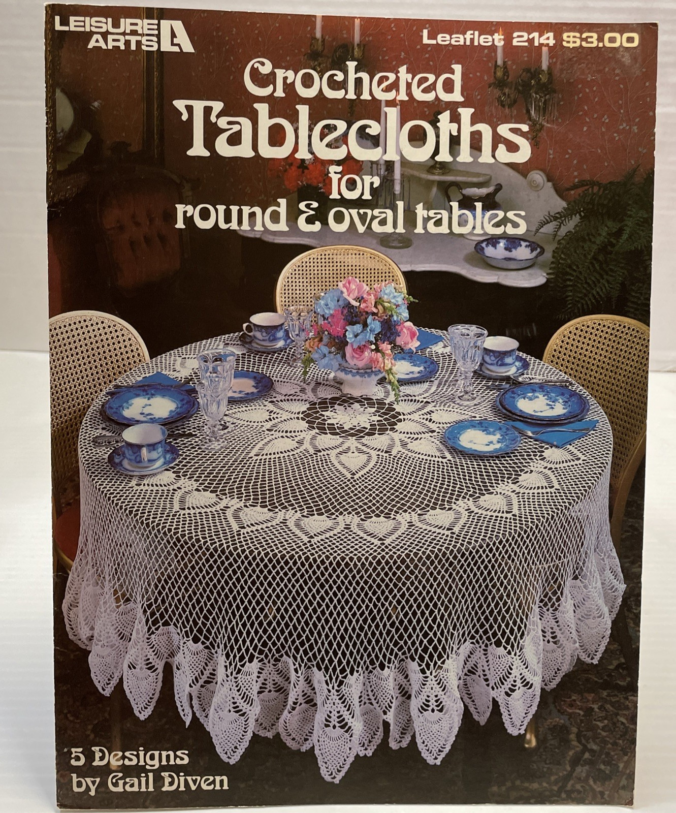 Crocheted Tablecloths for Round & Oval Tables Vintage Leaflet Leisure Arts - EUC