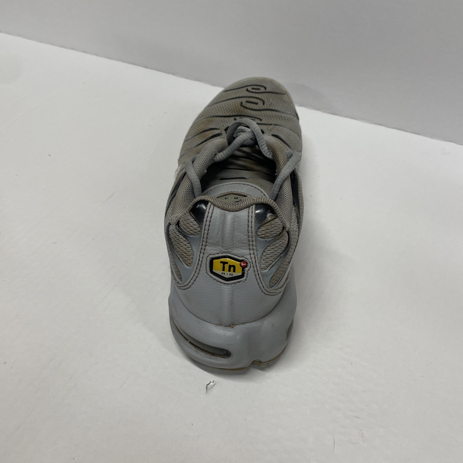 Nike Air Max Plus TN Mens 10.5 Gray Running Shoes Sneakers No Size Tag Read