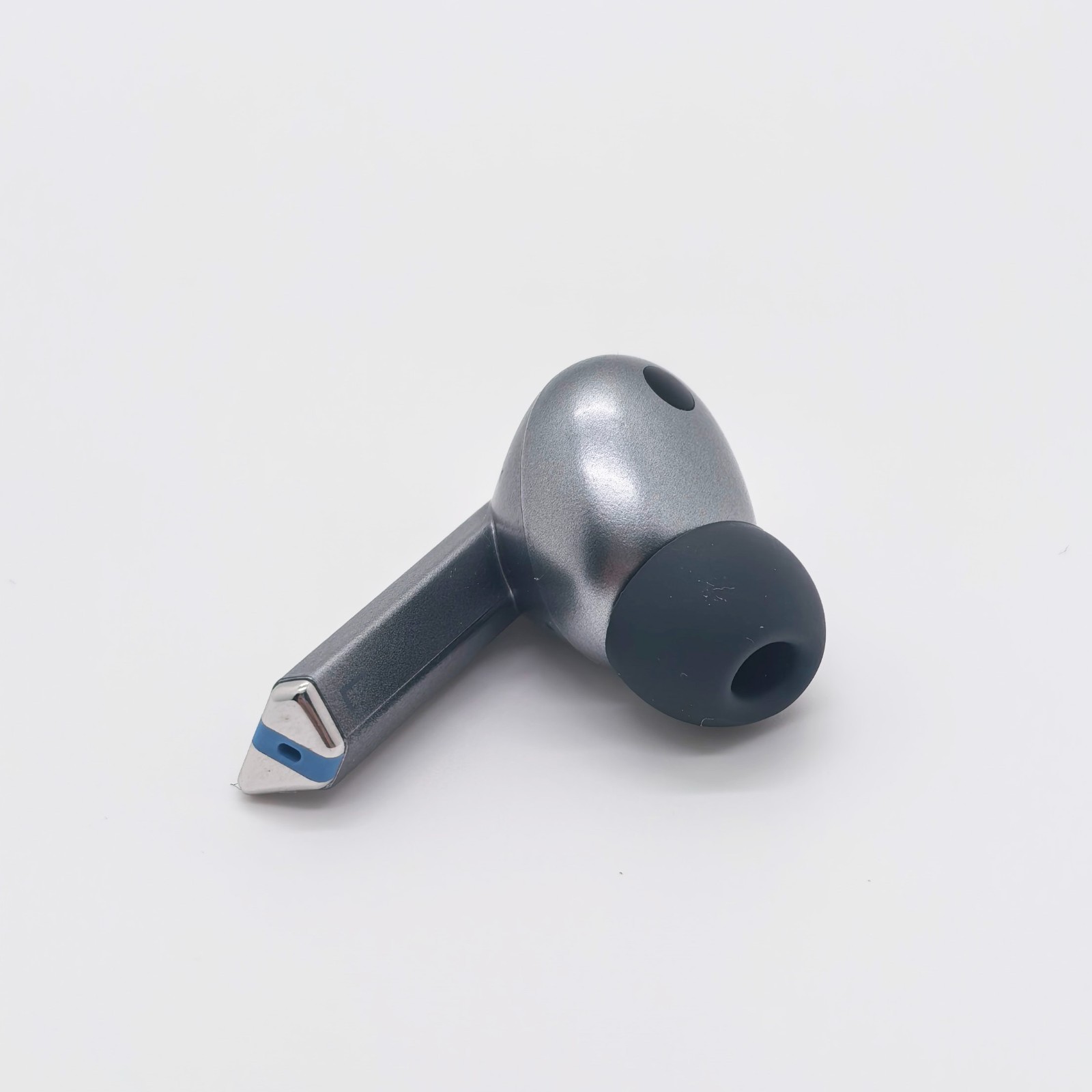 Samsung Galaxy Buds3 PRO Wireless Replacement Earbud SM-R630 Silver Left Side
