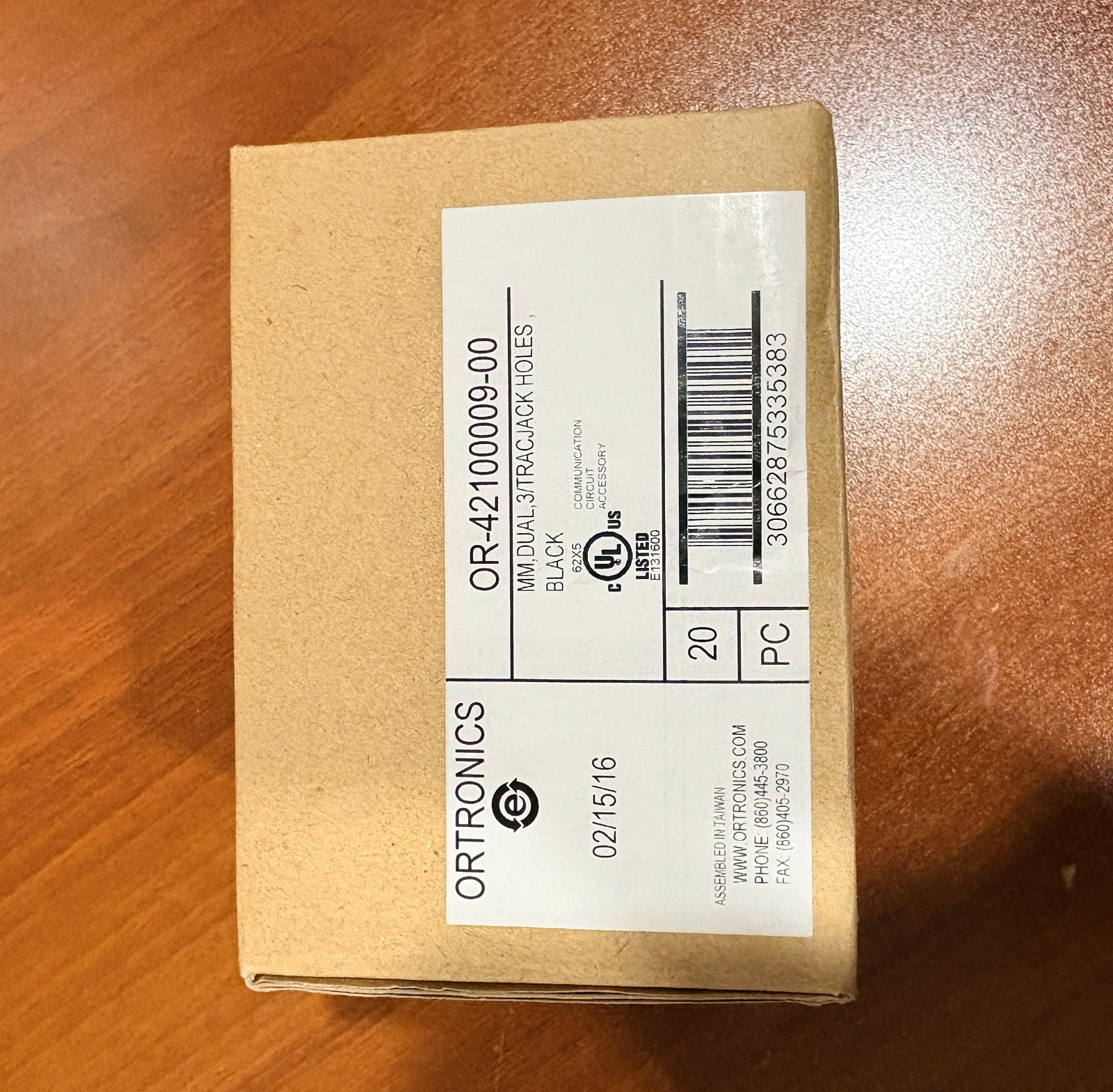 Ortronics TRACJACK MM,Dual 3 Trackjack Holes  42100009-00. (NEW Sealed Box 20)