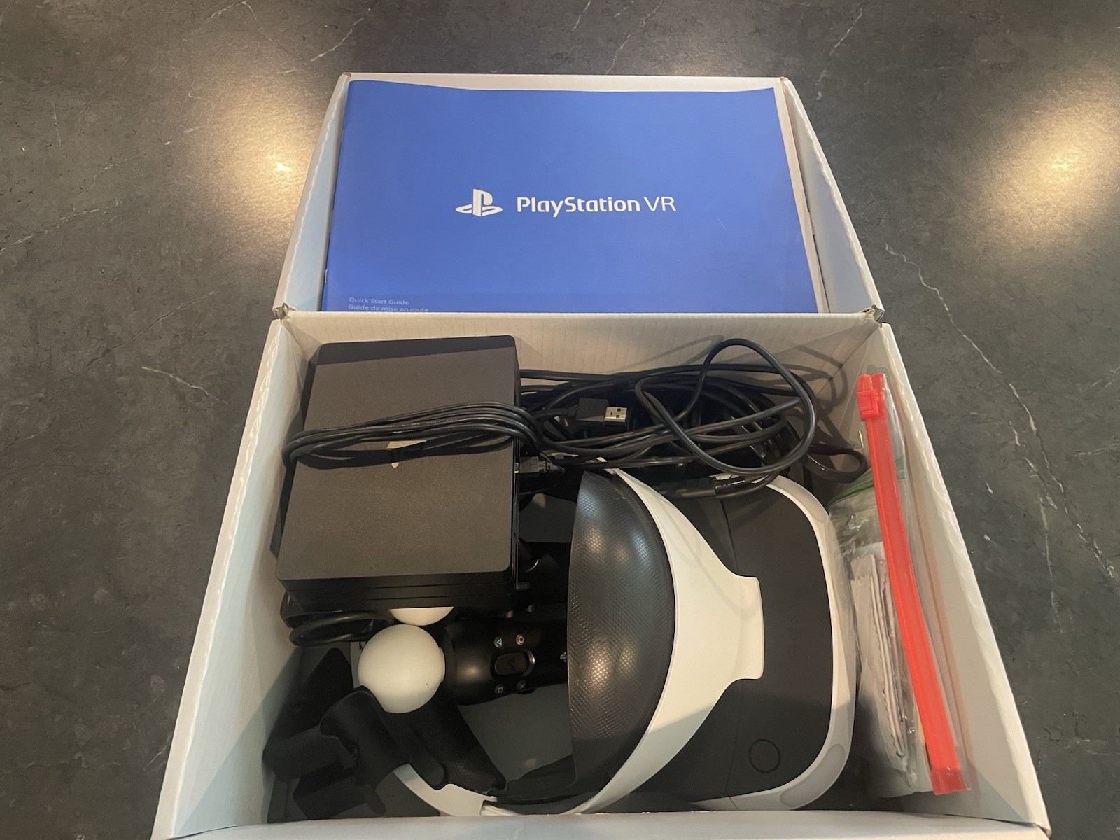 Sony Playstation 4 VR Bundle **Camera/Controllers/Orig Box/Paperwork**
