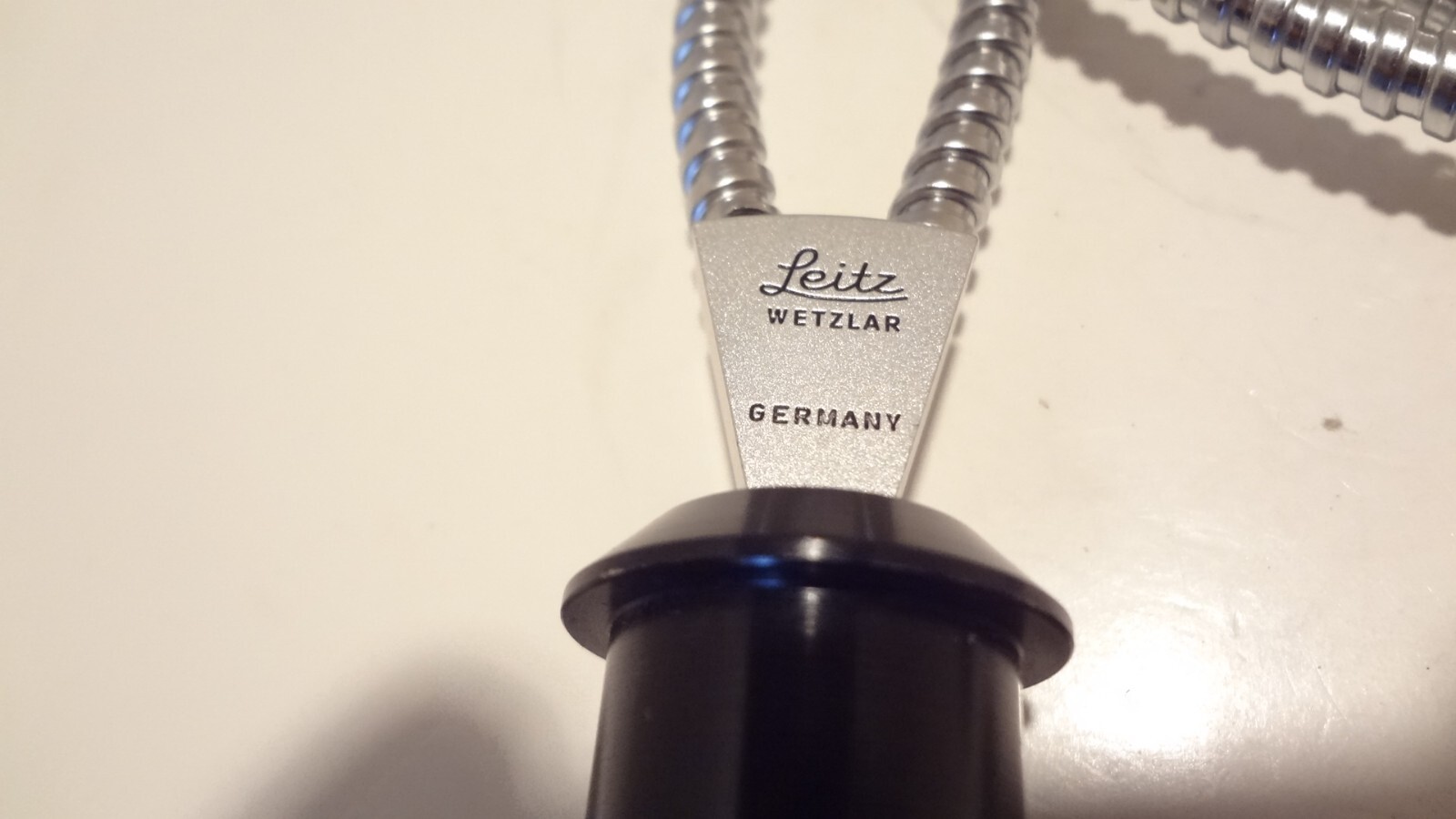 LEITZ WM TOOLMAKERS DUPLEX FIBER OPTIC GUIDES OBLIQUE LIGHT ATTACHMENT