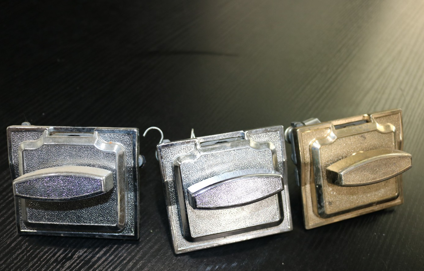 THREE 1-800 Vending Candy Machine 25 Cent Coin Mechanism Mechs - 1 Gold
