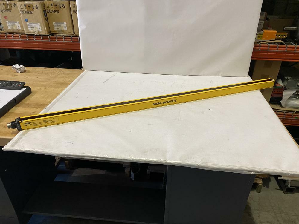 BANNER MINI SCREEN # MSE4824Y Light Curtain