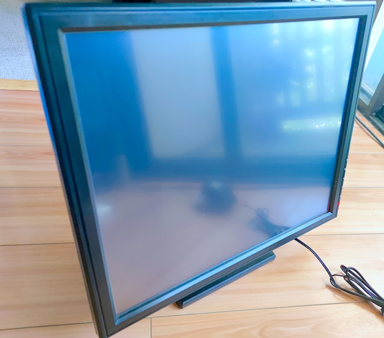 17-Inch Capacitive Touch Screen Monitor for Retail Point of Sale (POS) VGA USB