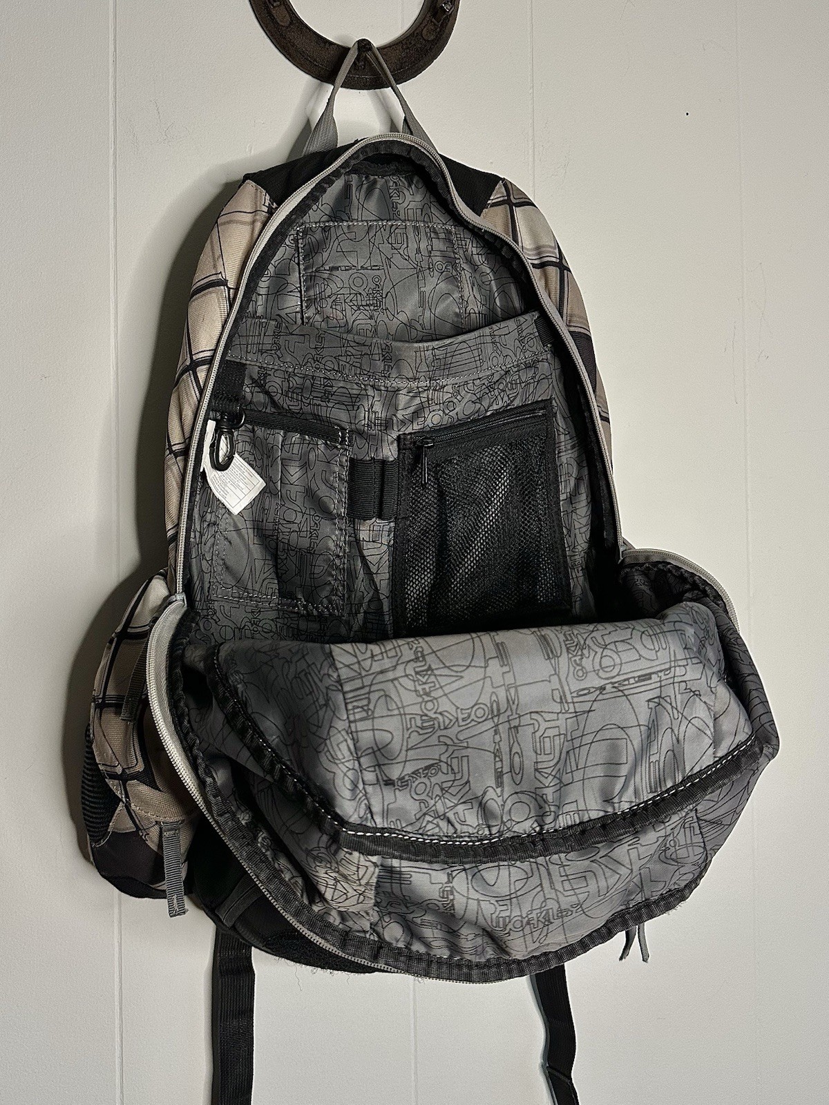 Late 2000’s Y2K Oakley Beige Mod 5 Speed Hardshell Backpack