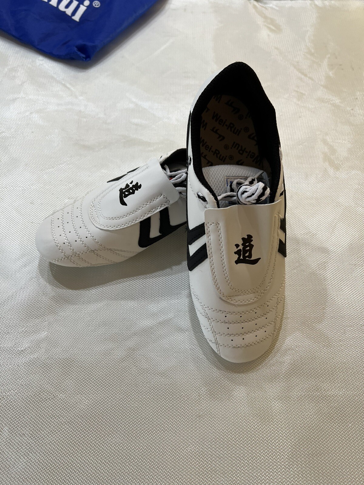 Wei-Rui Taekwondo Boxing Karate Training Shoes White 36 Young Kids US Size 4