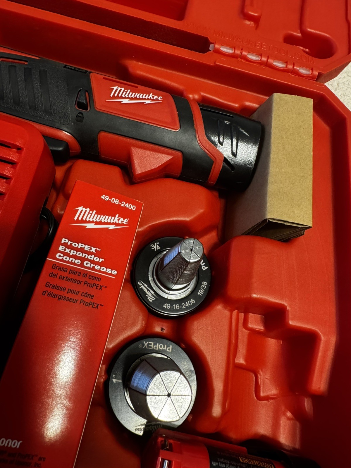 Milwaukee M12 Cordless ProPEX Expansion Tool Kit - 2432-22