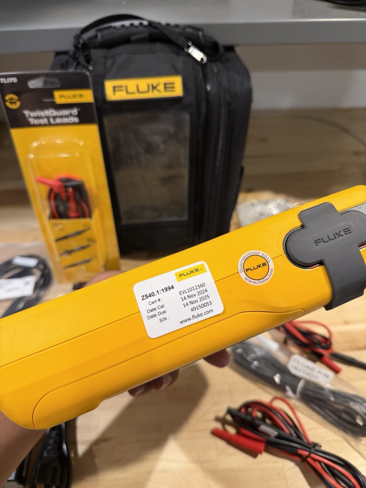 FLUKE 754 DOCUMENTING PROCESS CALIBRATOR W/ ACCESSORIES (TESTED) FREE SHIPPING