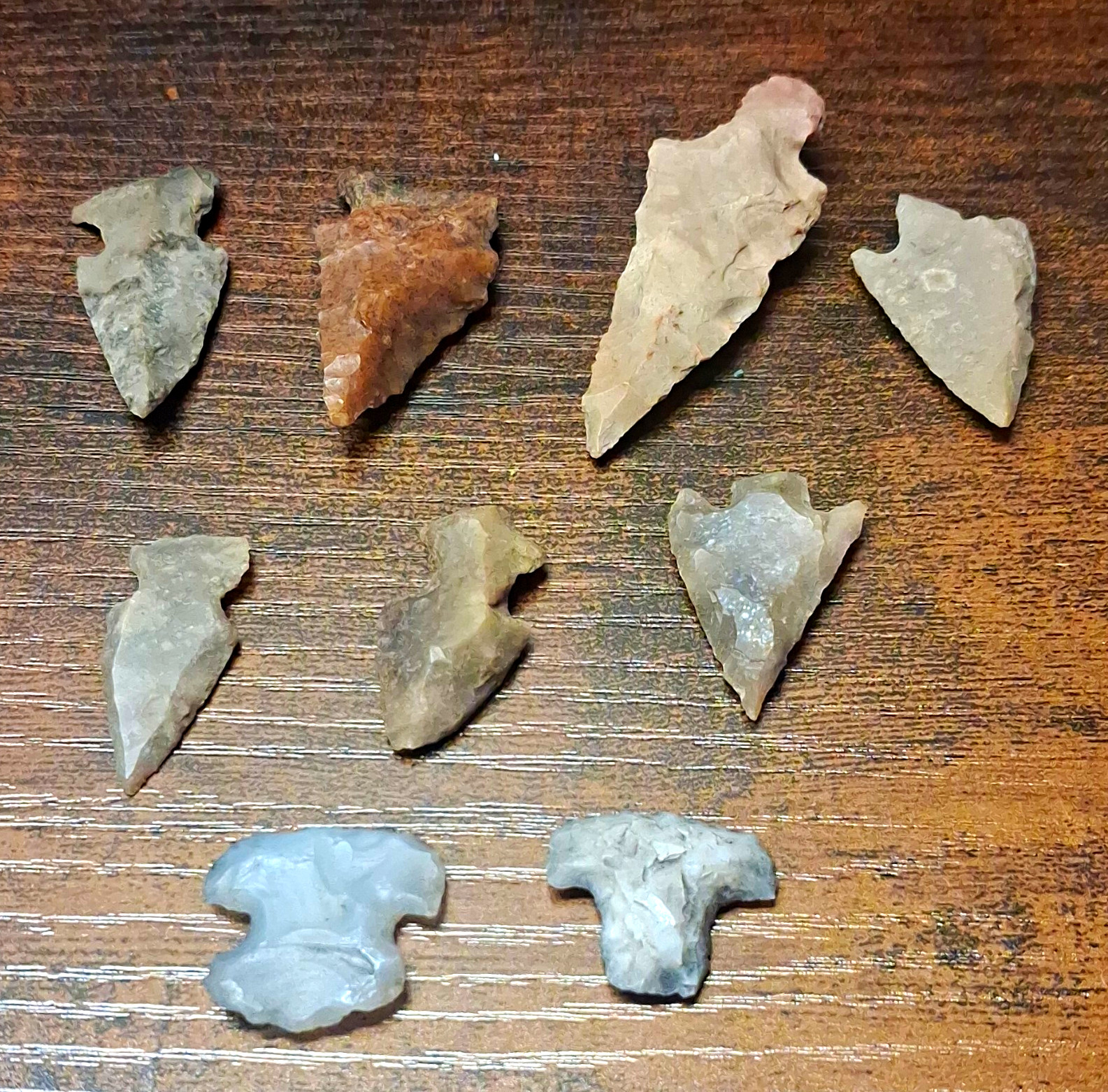 Lot of 9 Knapped Stone Medieval Arrowheads / Projectile Points Gray Brown Beige