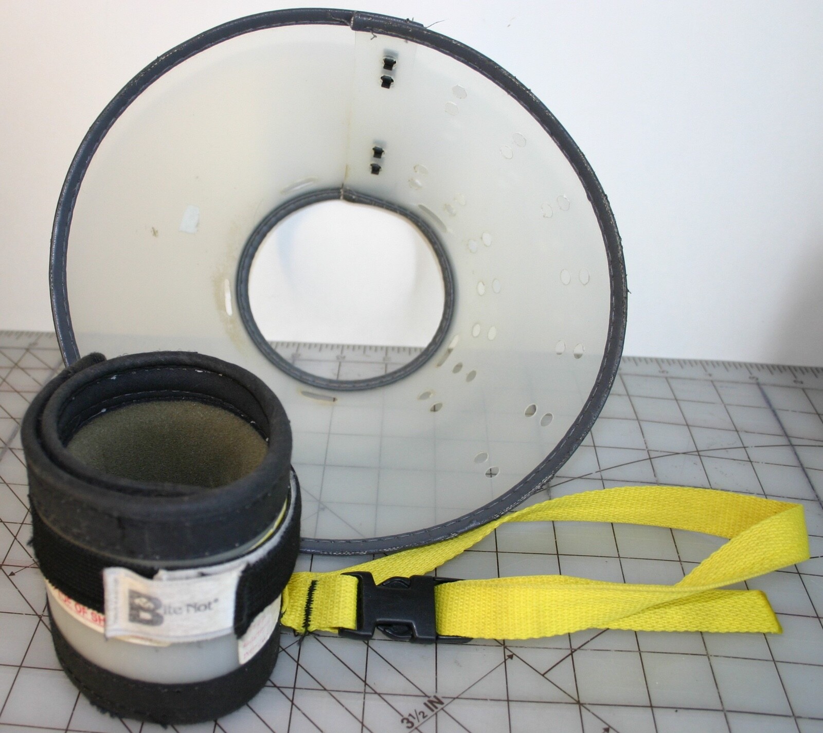 DOG MUZZLE & SATELLITE ISOLATION COLLAR - SM-MD