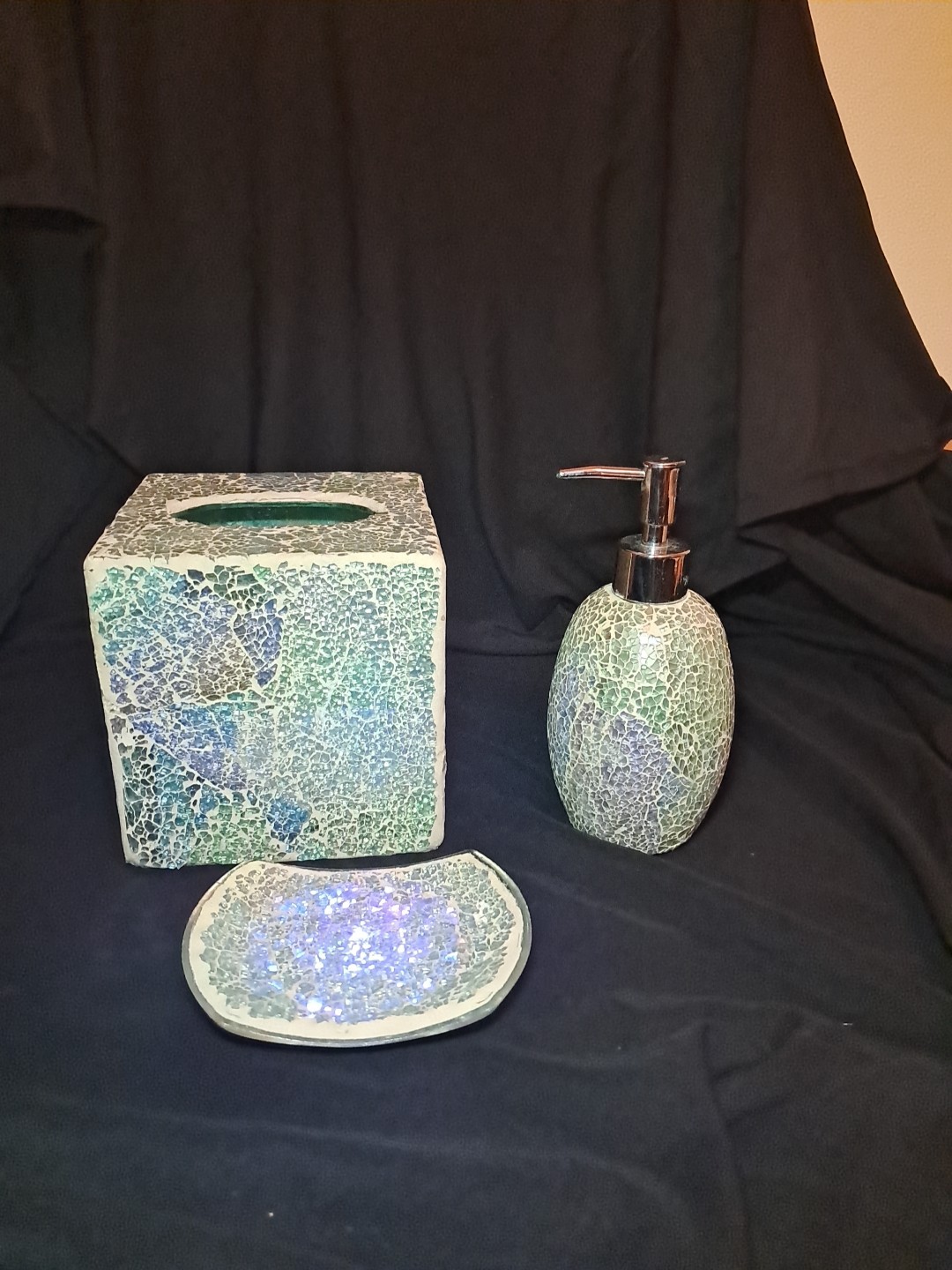 Teal Mosaic Tissue Cover Soap Dispenser And Soap Dish