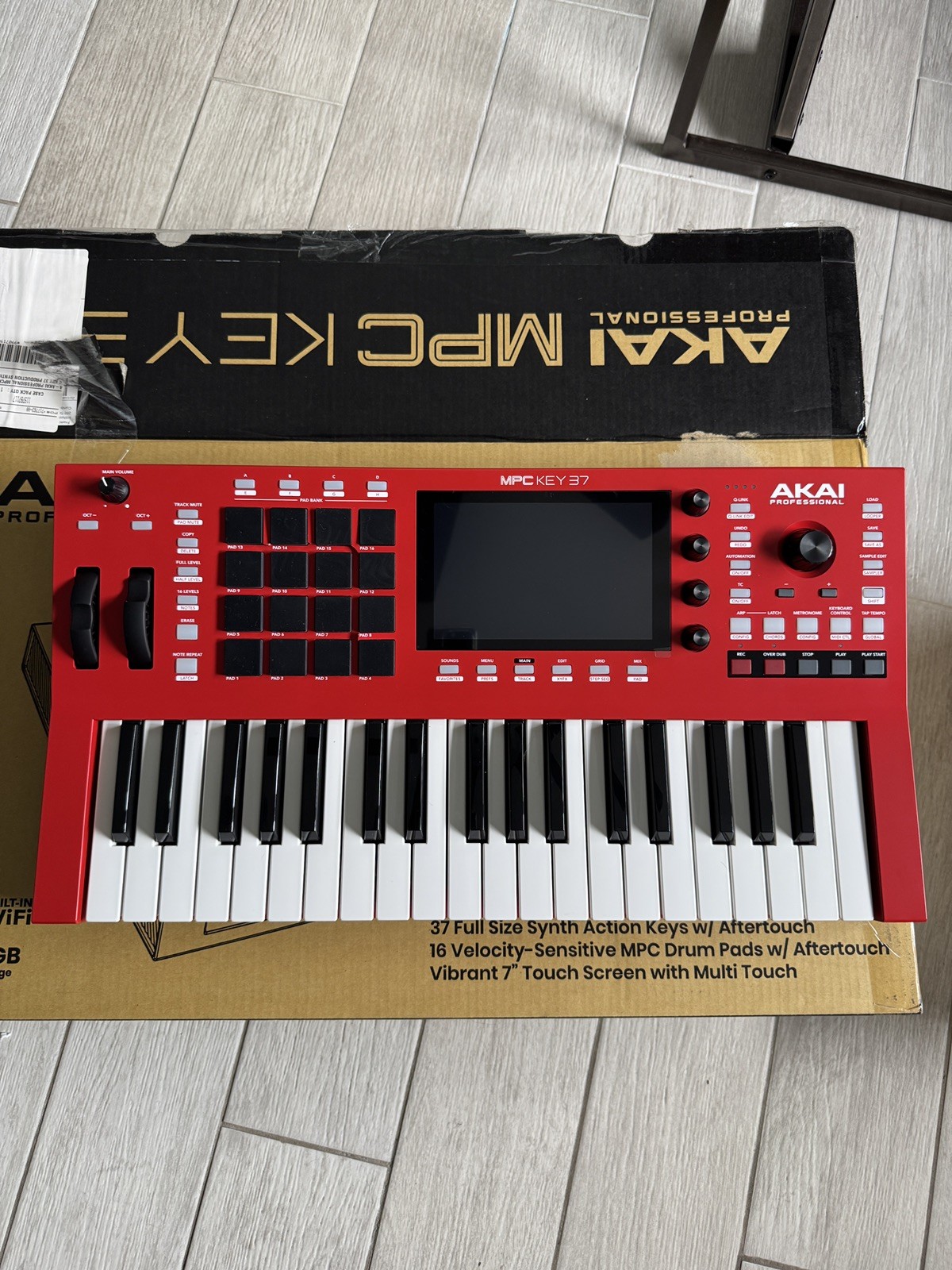 Akai Professional MPC Key 37 Standalone Sampling Workstation Near Mint