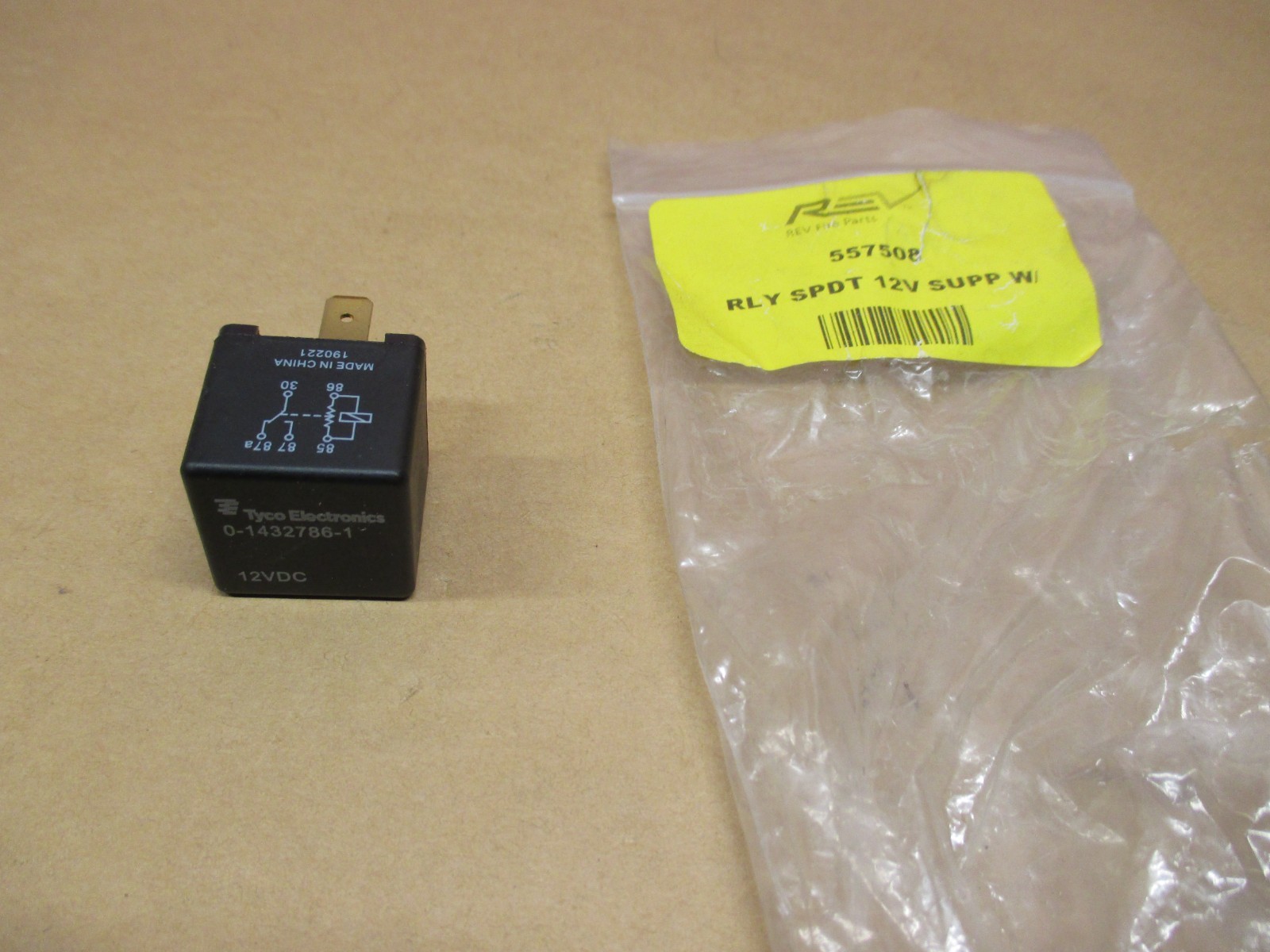 557508 RELAY REV FIRE TRUCK PART TYCO 0-1432786-1   12 VDC NEW