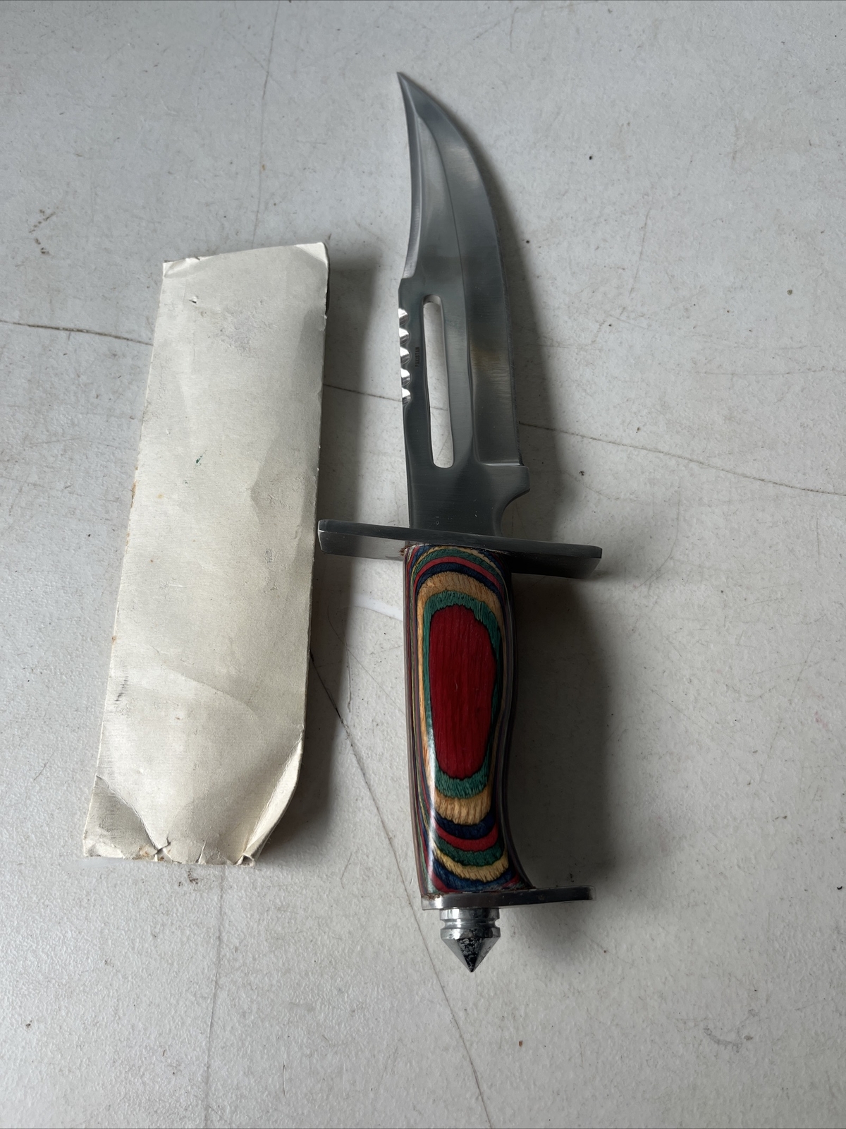 BOWIE HUNTING KNIFE - MADE IN PAKISTAN - MINT CONDITION (37a)