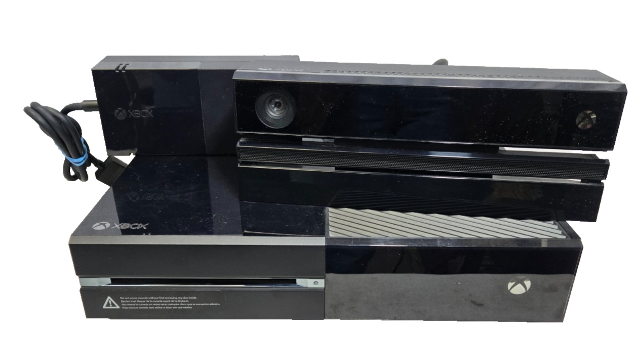 Microsoft Xbox One - 500GB Console - Model: 1540 - w/Kinect - NO Controller