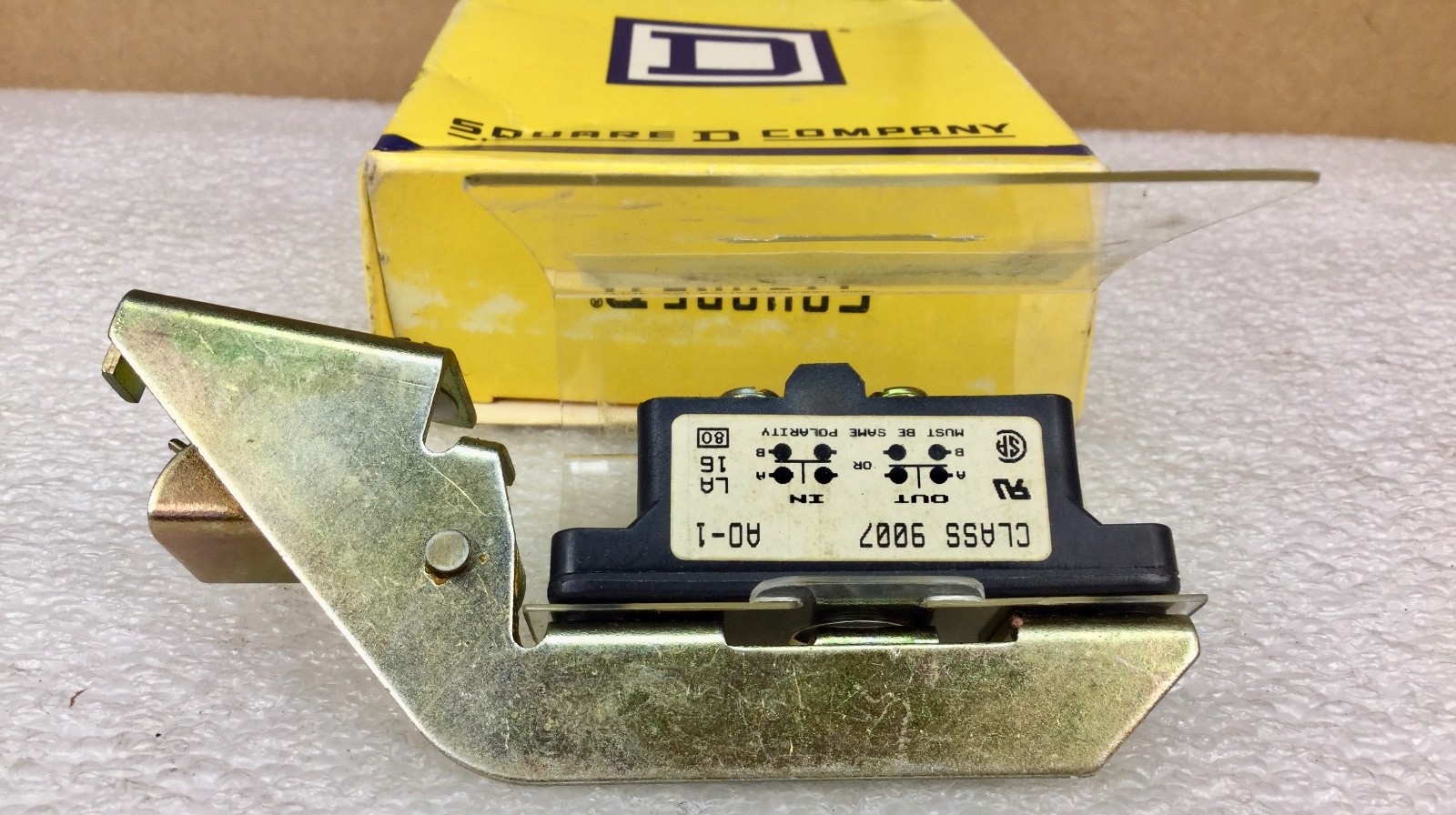 SQUARE D 75645 SPDT ELECTRICAL INTERLOCK NOS NEW IN BOX
