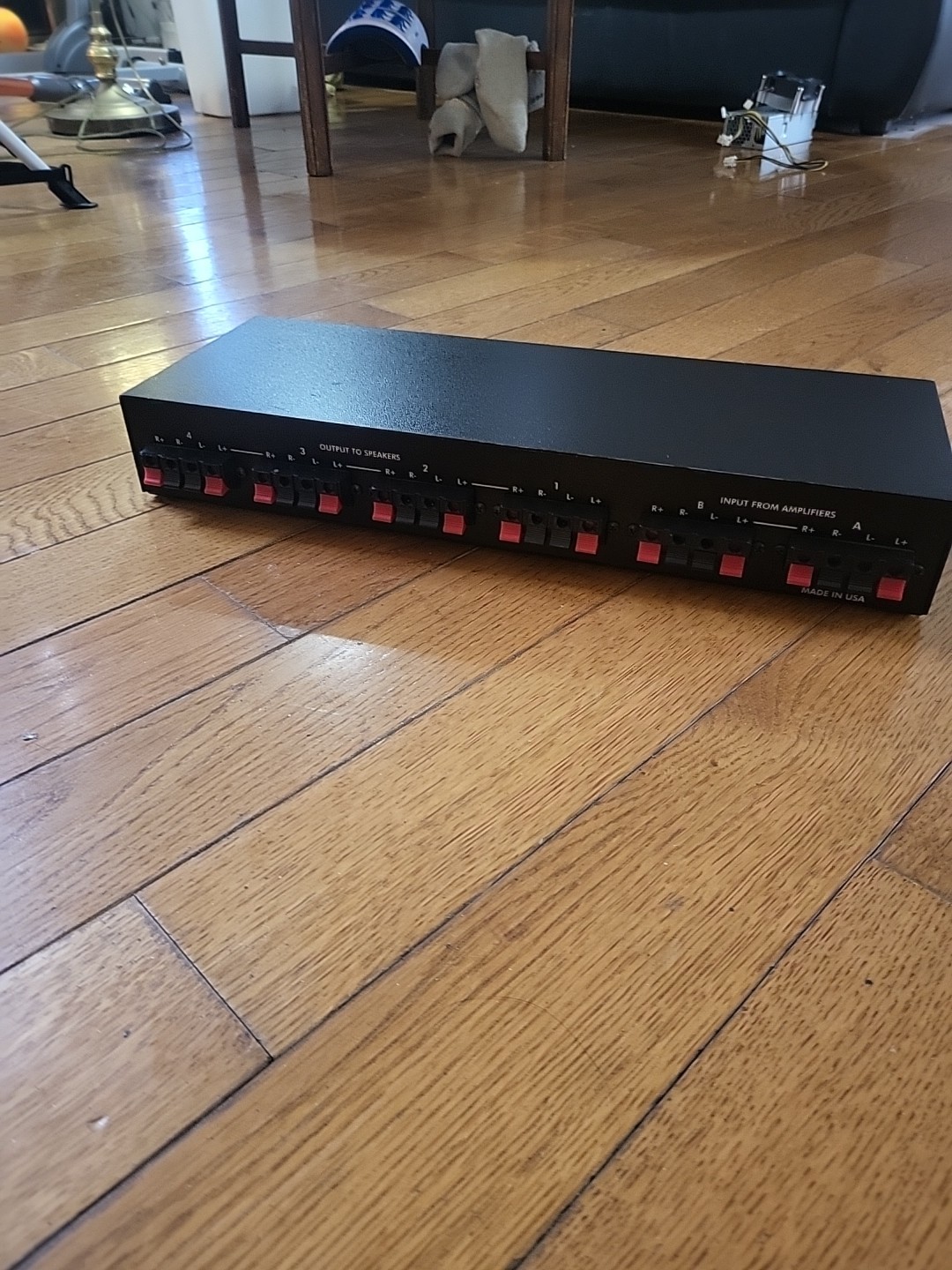 Omnimatic 2 Channel Speaker Selector Switch Splitter 8 Total Speaker Hookup