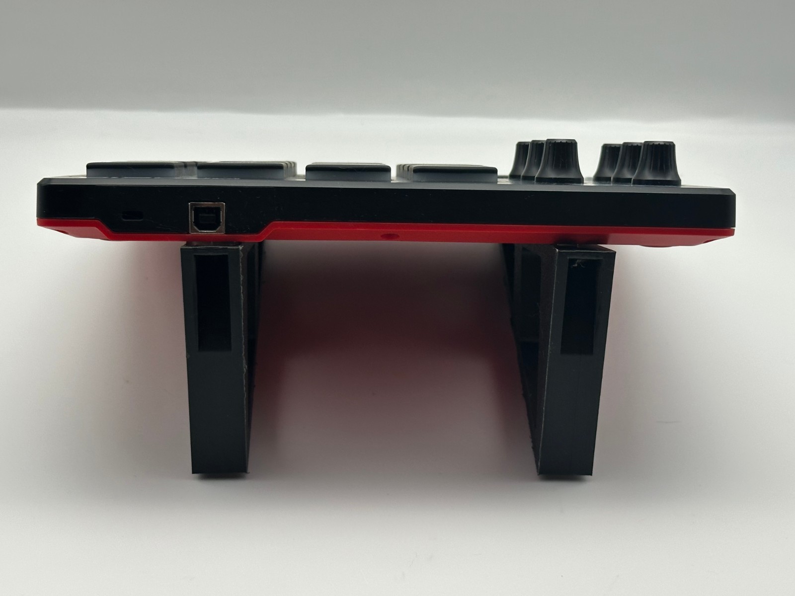 Akai Professional MPD218 Pad Controller W/ 3D Printed Stand