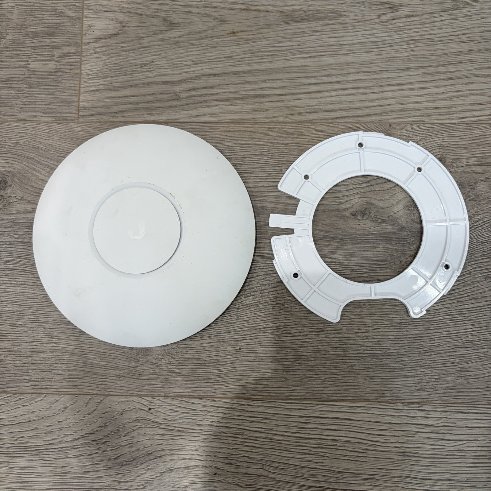 Ubiquiti Unifi AP AC PRO (UAP-AC-PRO-US) 802.11ac Wireless Access Point