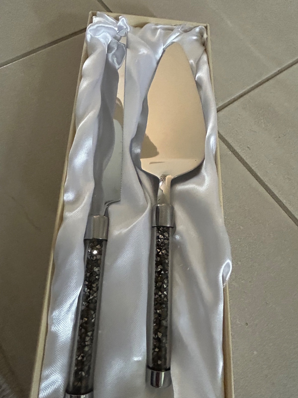 Oleg Cassini Crystal Hematite Cake Knife & Server