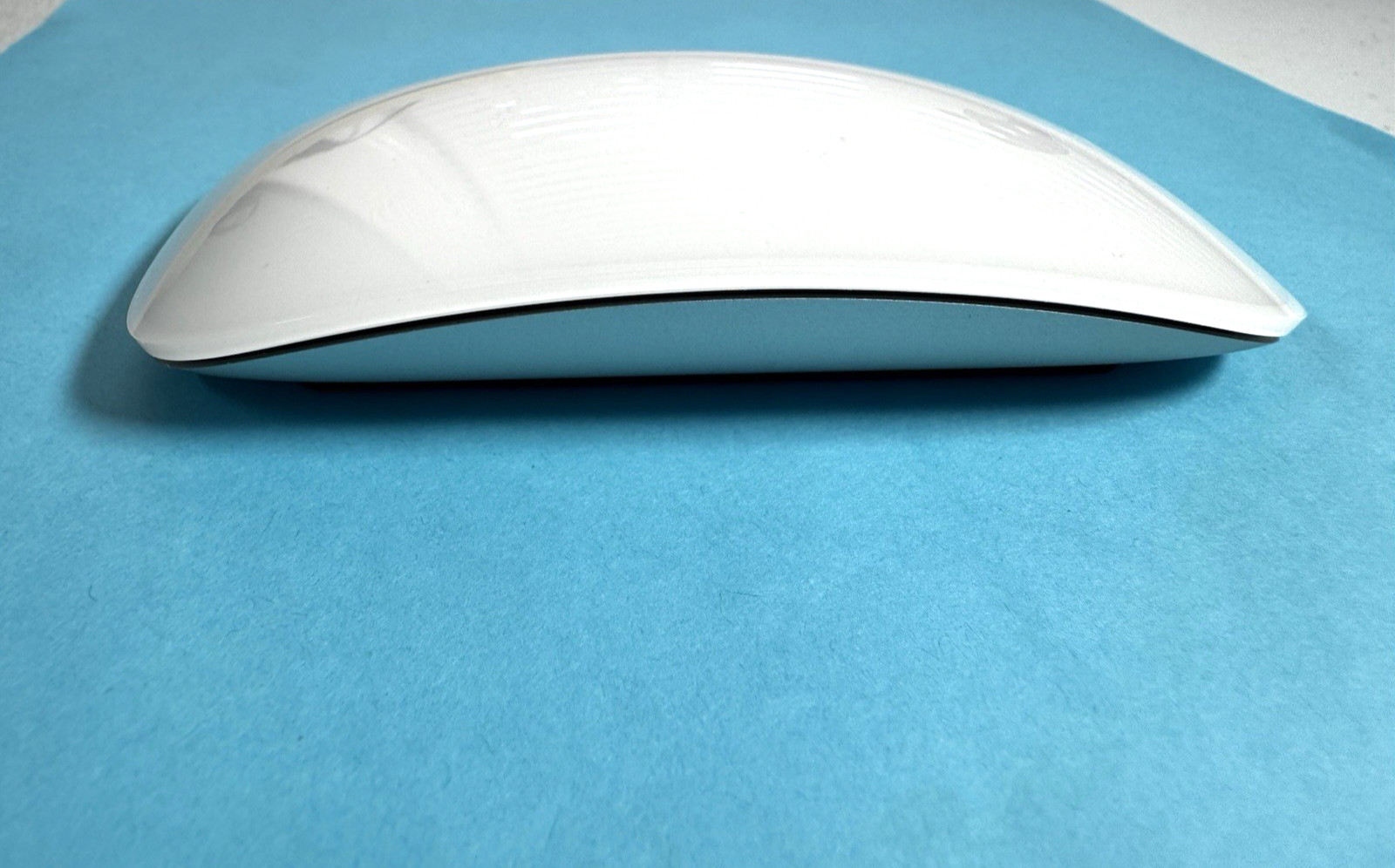 Apple Magic Mouse 2 Model A1657 Rechargeable Bluetooth Wireless Lightning White