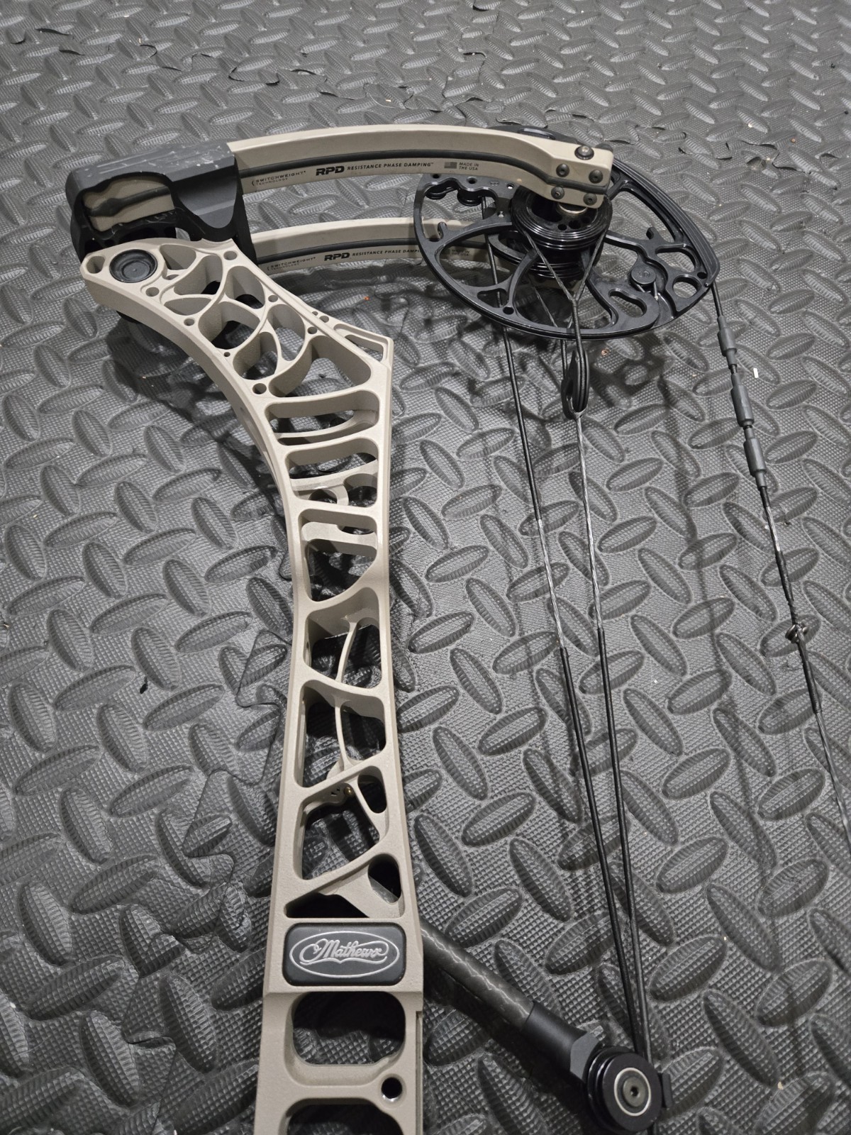 Mathews Phase 4 29 w THREADZ Strings And Cables