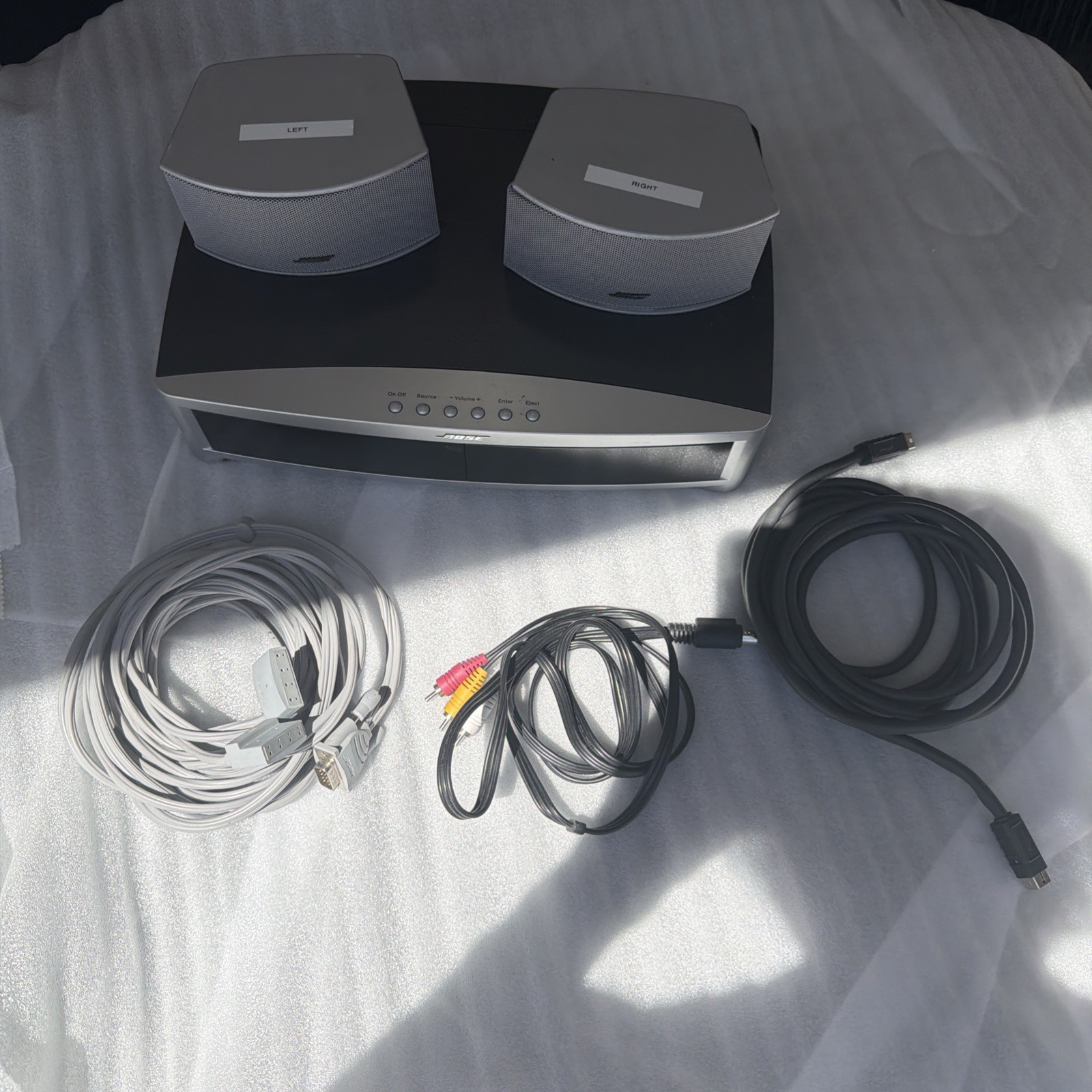 BOSE AV3-2-1 Series II DVD/CD Media Center w PS3-2-1, needs subwoofer to operate