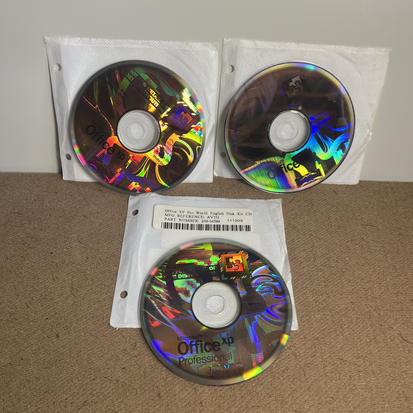 3-Disc Microsoft Office XP Pro w/ Publisher 2002-compatible with Windows XP