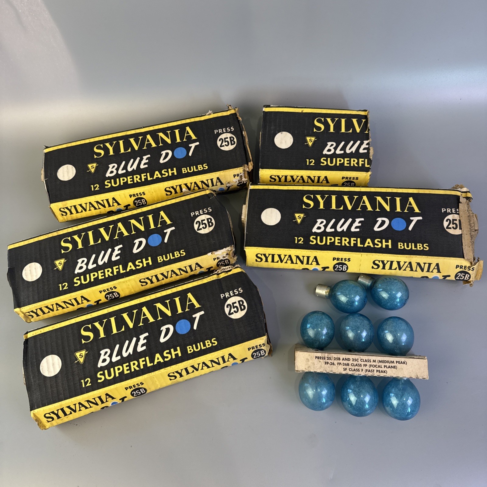 Vintage Sylvania Blue Dot Flash Bulb 25B Lot Of 62 Superflash - AS IS