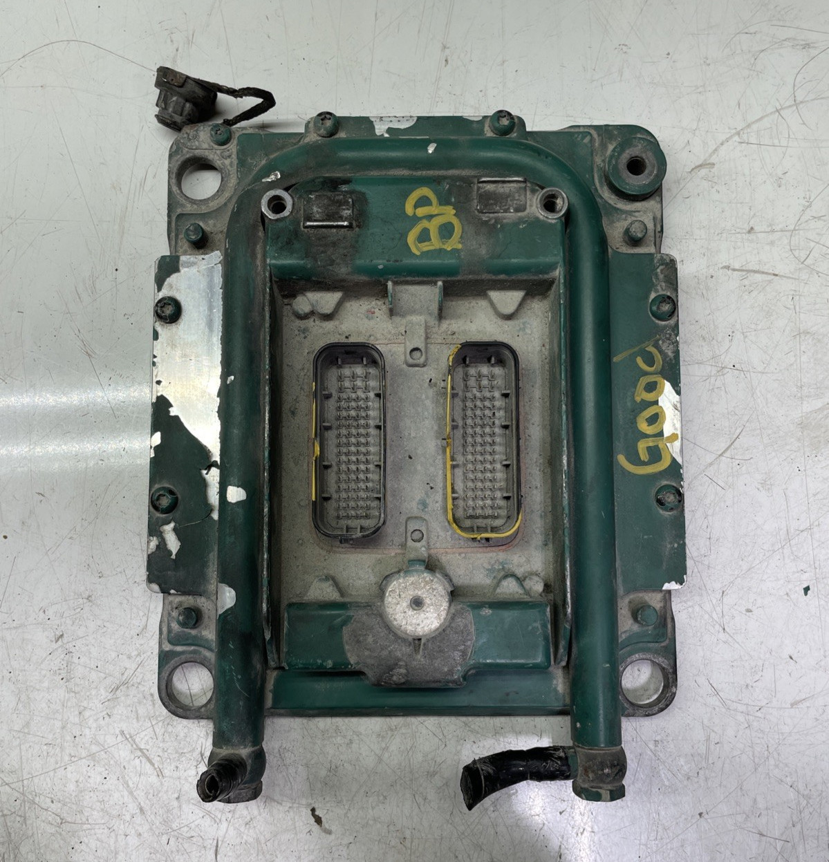 USED OEM Volvo D12 D13 Engine Control Module ECM ECU 20814642 w/ Damaged Plug
