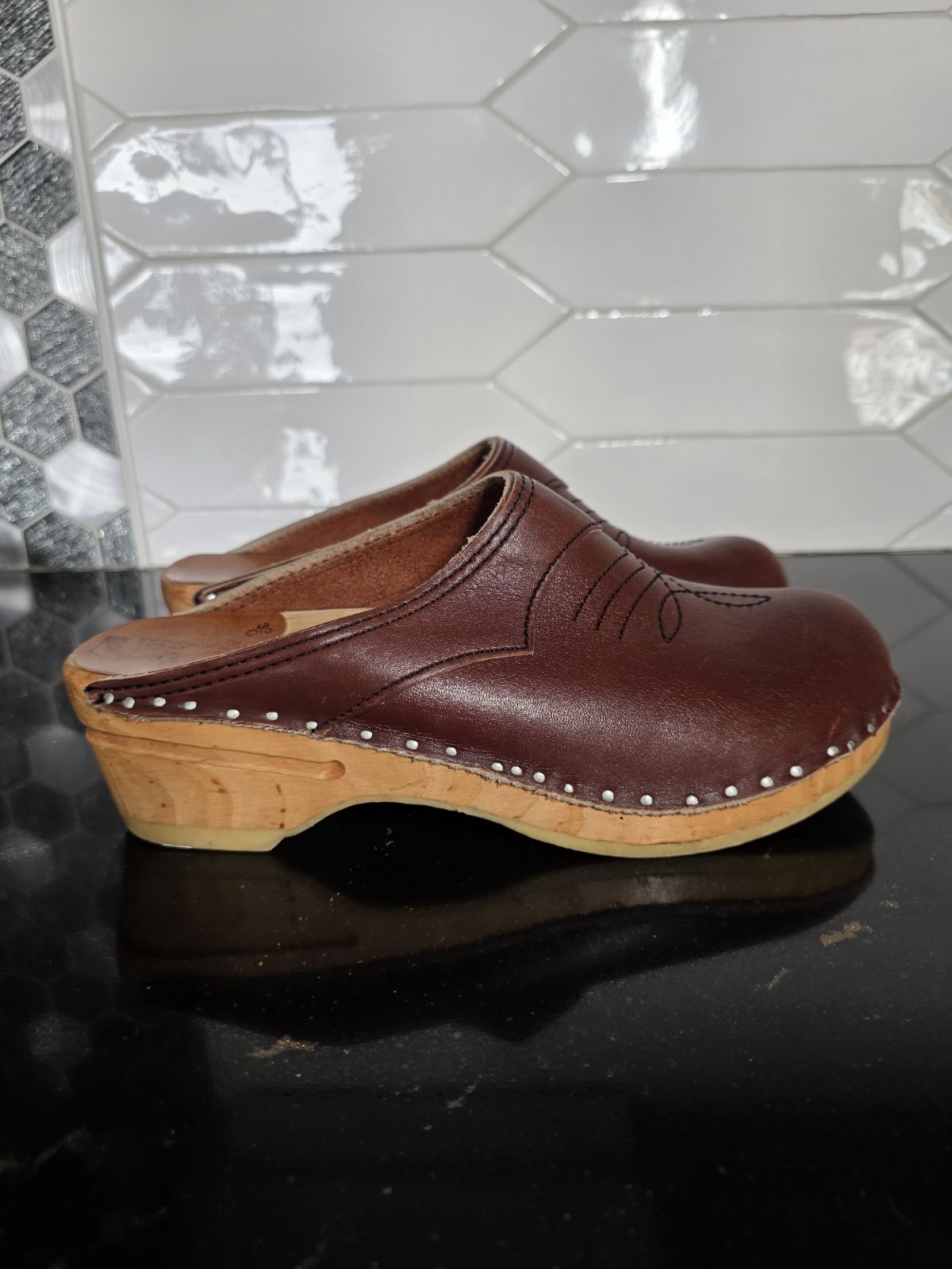 Basted Women's Original Toffeln Wood Clogs Size 8.5 Burgandy