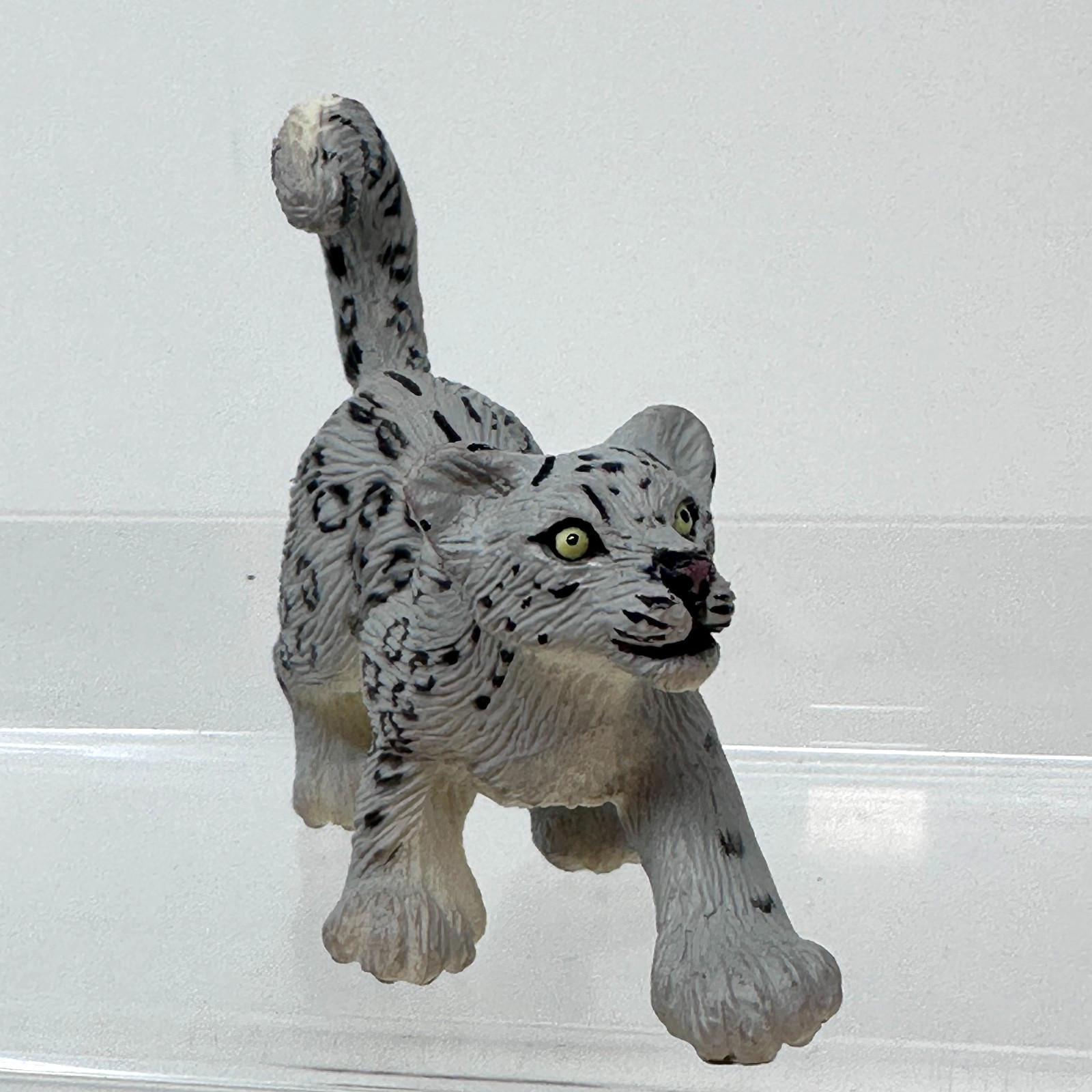 Safari Ltd Snow Leopard Cub Figure Wildlife Cat Zoo Animal Figurine 2.5" 2003