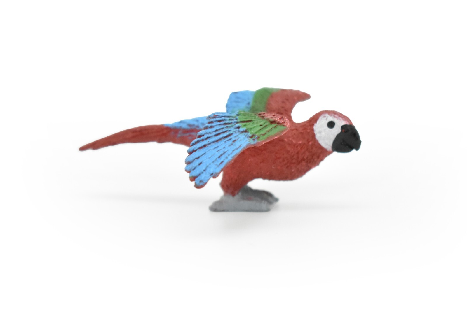 Macaw, Scarlet Parrot, Realistic Plastic Model Toy Bird 2 1/2"    F3010 B109