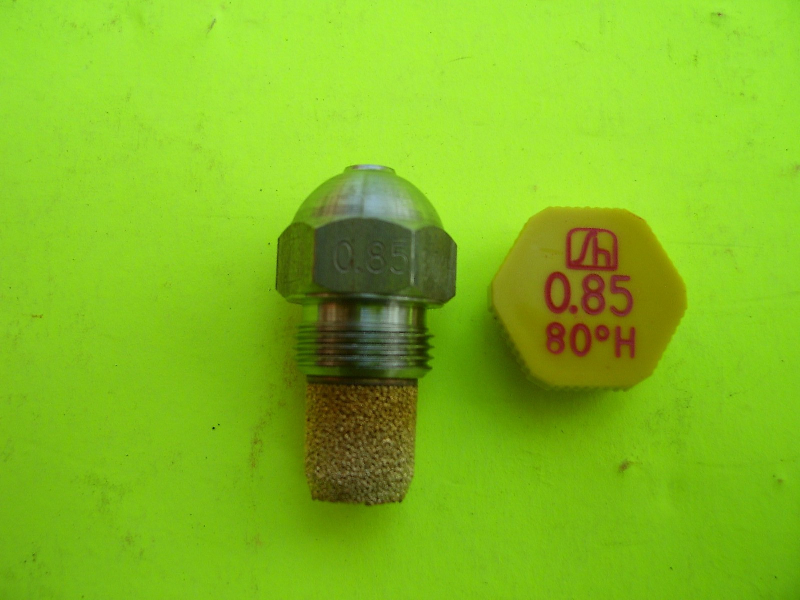 ( 1 ) - Sid Harvey  0.85 80 H Oil Burner Nozzle ( NOS ) :