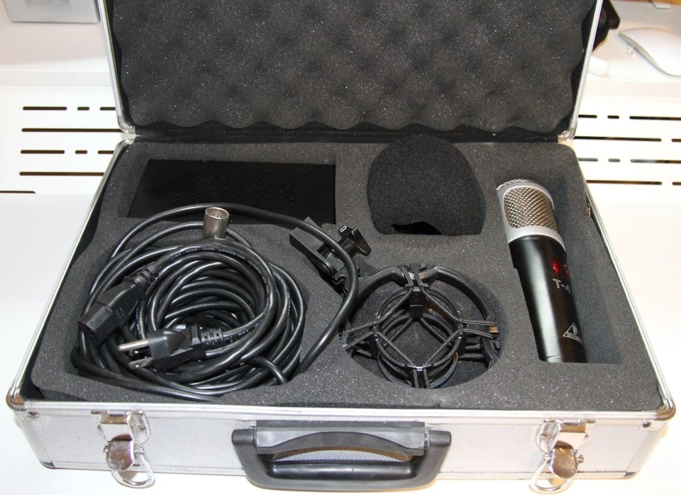 BEHRINGER T-47 Vacuum Tube Condenser Microphone with Accessories