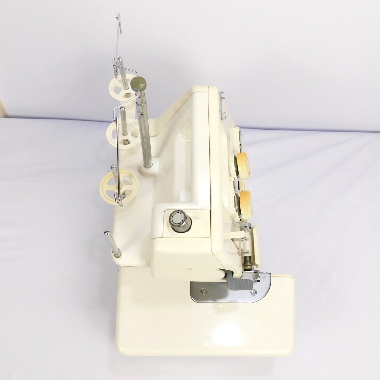 White SpeedyLock 7234 Serger Overlock Sewing Machine Tested Serviced w/ Pedal
