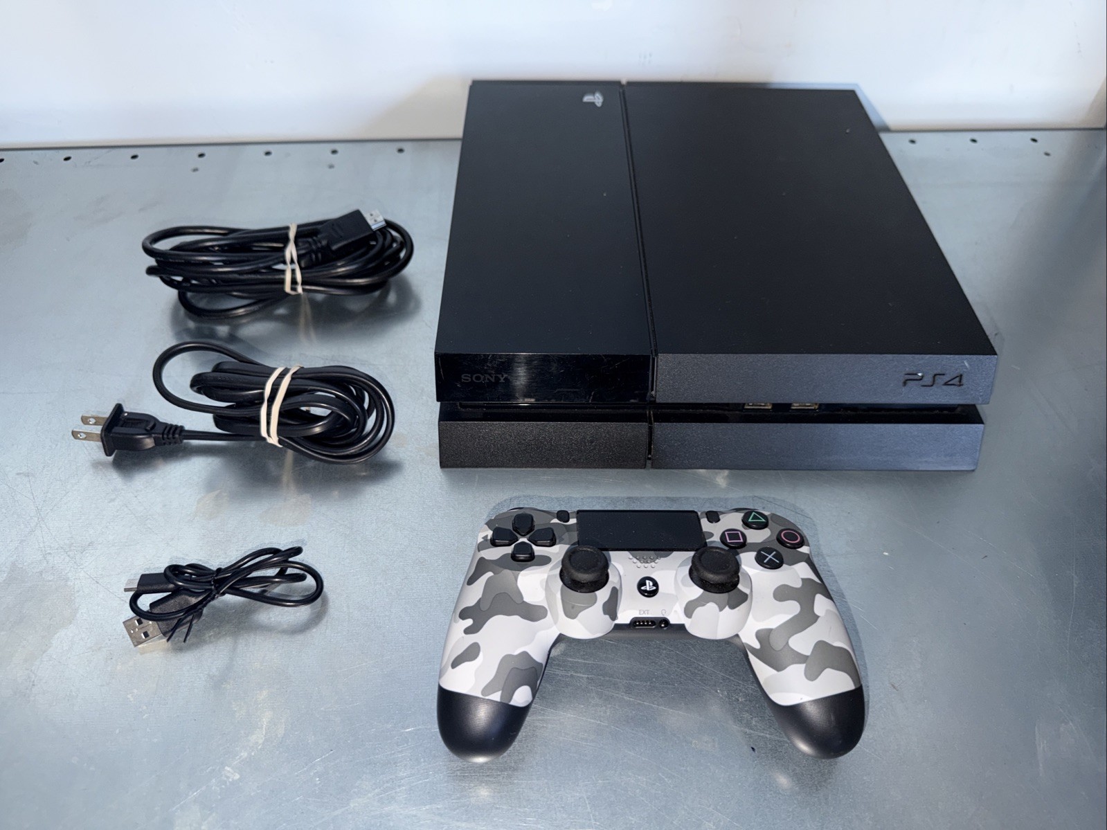 Sony PlayStation 4 Gaming Console - With Controller - TESTED! CUH-1001A 500 GB