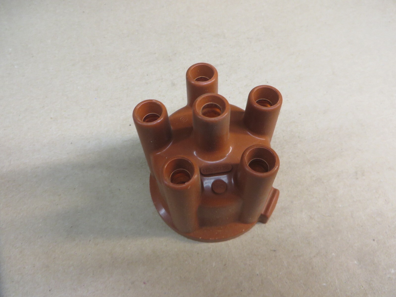 DISTRIBUTOR CAP BOSCH OEM # 1 235 522 218 vintage new N O S