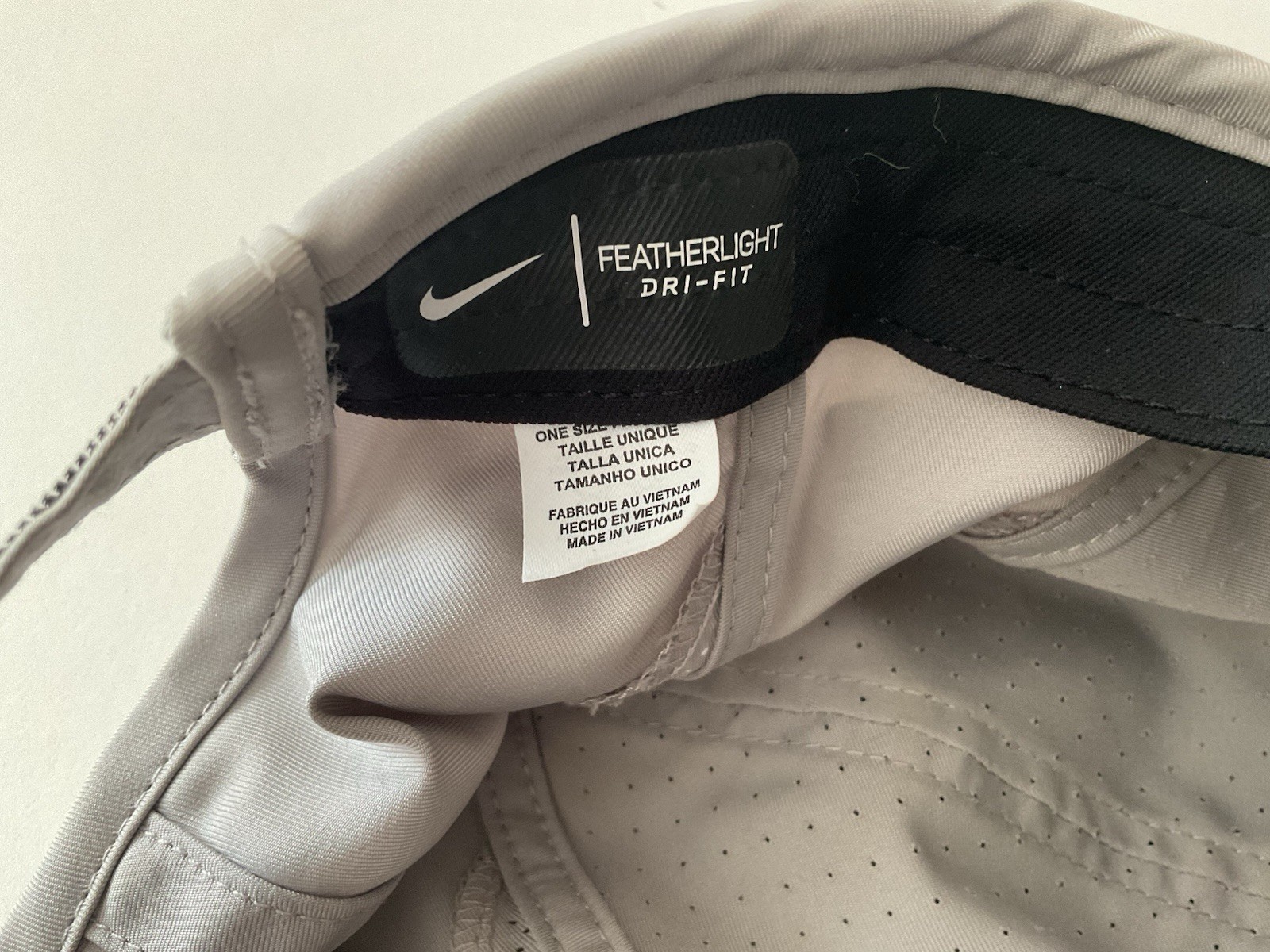 Nike Featherlight Dri Fit Light Gray Adjustable Strap Back Running Cap Hat
