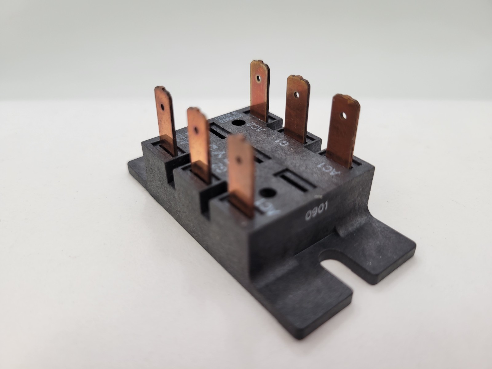 Crydom B552-2T Solid State Relay Power Module Screw Mount 25 Amp B-2T Series