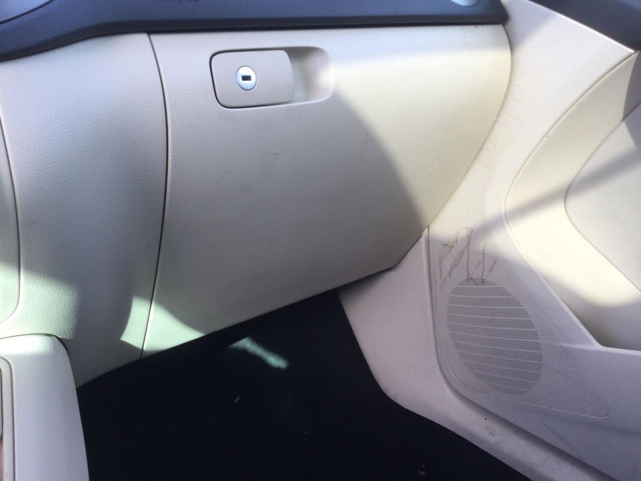 TIGUAN    2009 Glove Box 4993474