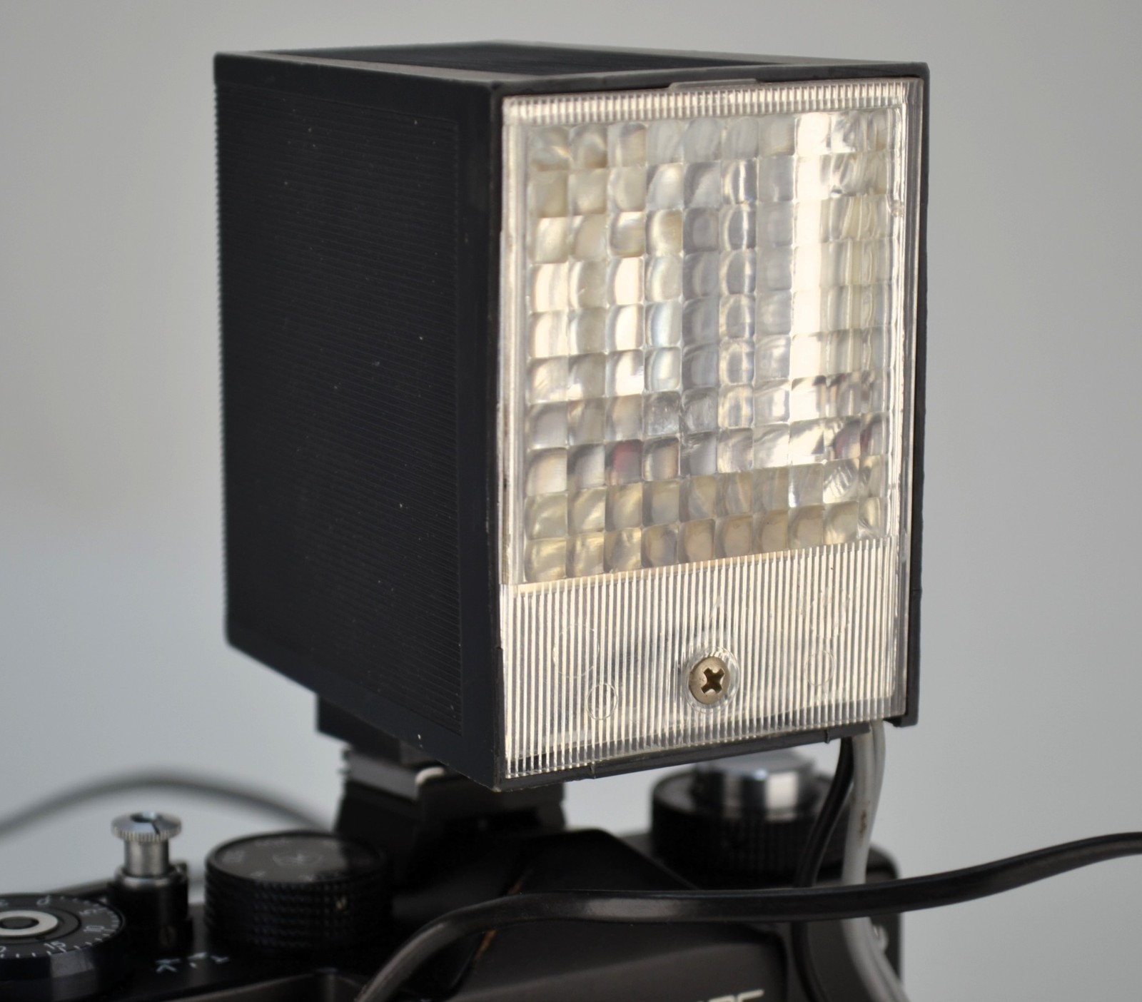 SOVIET USSR "FOTON" AC FLASH LIGHT FOR SOVIET CAMERAS